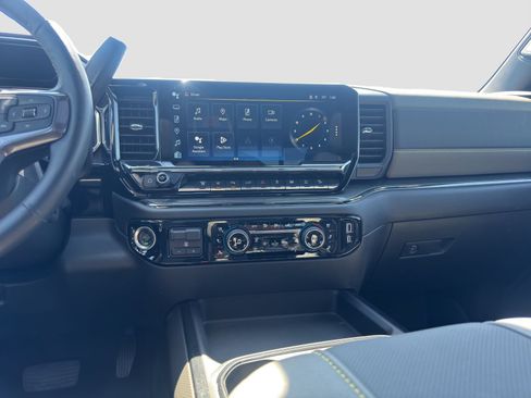 Used 2024 Chevrolet Silverado 2500 ZR2 w/ Technology Package AWD/4WD image 15