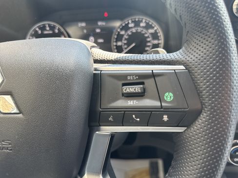 Used 2023 Mitsubishi Outlander SE AWD/4WD image 19