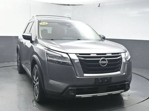 Used 2023 Nissan Pathfinder Platinum AWD/4WD image 2
