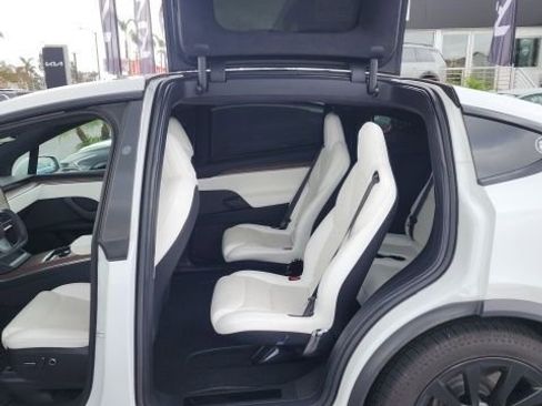 Used 2022 Tesla Model X image 11