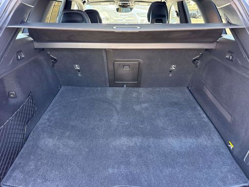 Used 2018 Volvo XC60 T8 R-Design w/ Convenience Package image 9