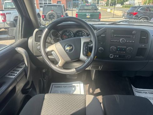 Used 2011 Chevrolet Silverado 2500 LT w/ Interior Plus Package AWD/4WD image 13