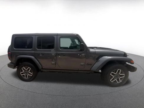 Used 2025 Jeep Wrangler Unlimited Sahara AWD/4WD image 15