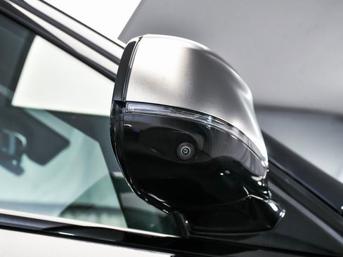 Used 2023 BMW X6 M50i w/ Executive Package image 89