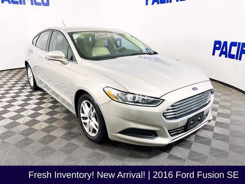 Used 2016 Ford Fusion SE image 1