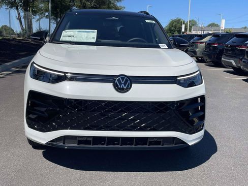 New 2026 Volkswagen Tiguan SE R-Line FWD image 2