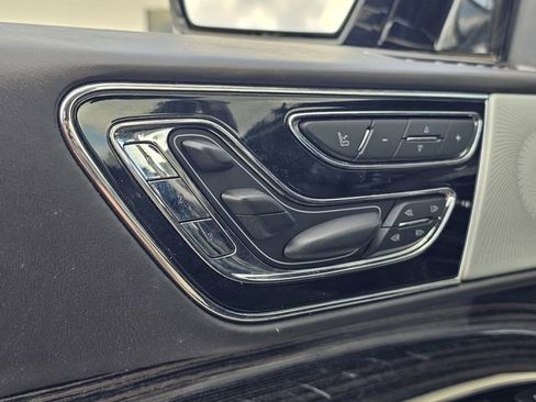 Used 2020 Lincoln Navigator Black Label w/ Cargo Convenience Package image 16