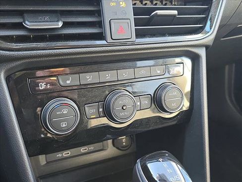 Used 2024 Volkswagen Taos SE image 13