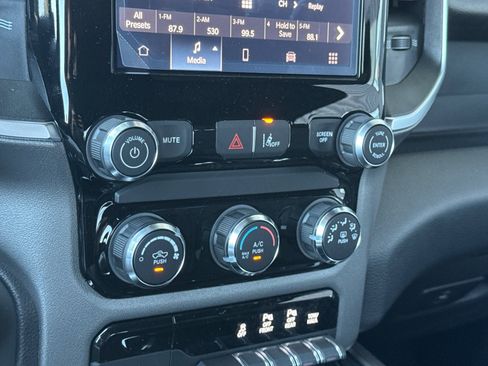 New 2026 RAM 1500 Express AWD/4WD image 18