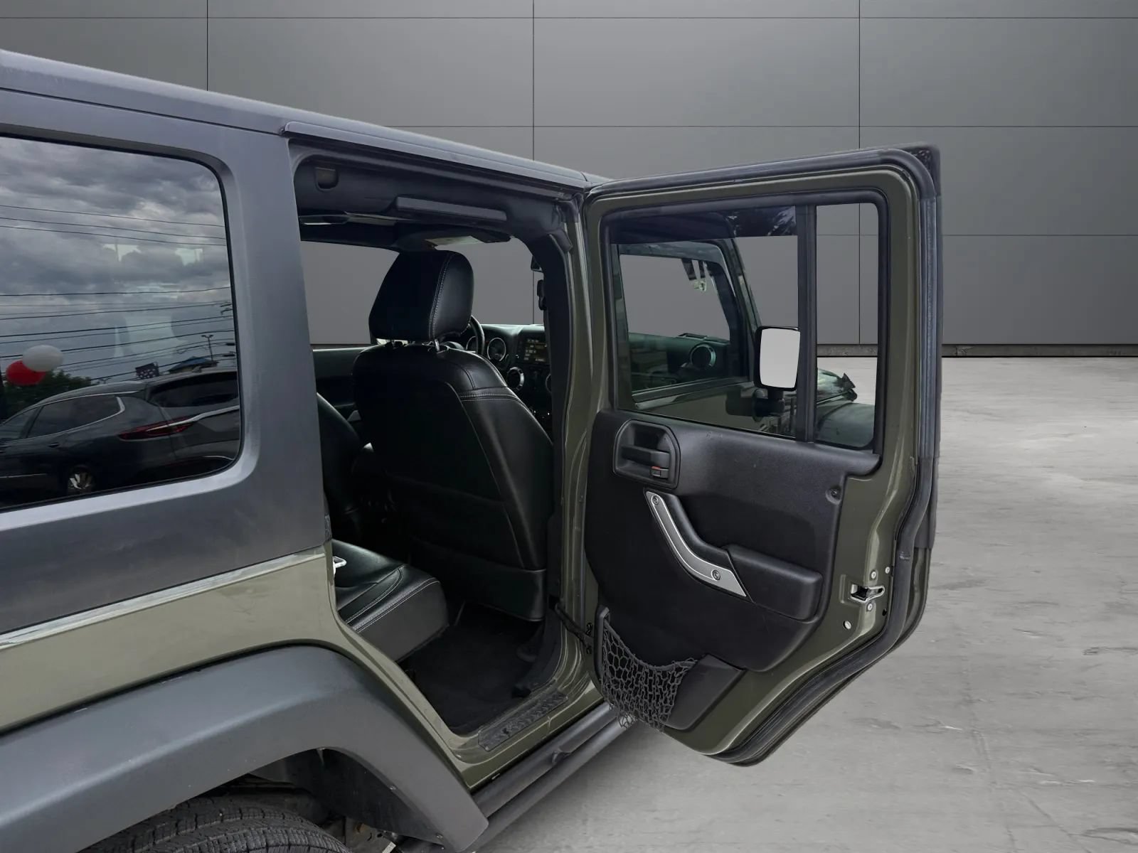 Used 2015 Jeep Wrangler Unlimited Rubicon AWD/4WD image 20