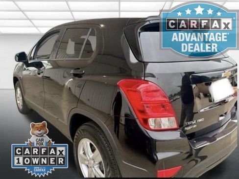 Used 2022 Chevrolet Trax LS w/ Tint and Cruise Package image 4