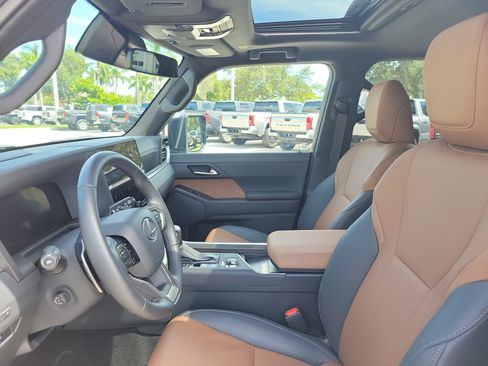 Used 2025 Lexus GX 550 w/ Accessory Package (2T) AWD/4WD image 25