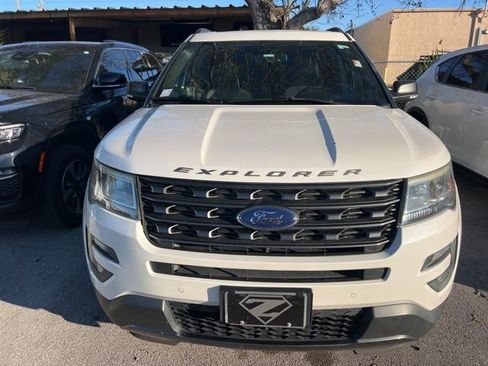 Used 2017 Ford Explorer XLT w/ Equipment Group 202A image 2