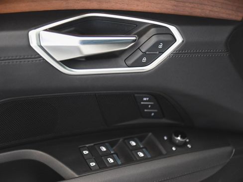 Used 2022 Audi e-tron GT Premium Plus image 9