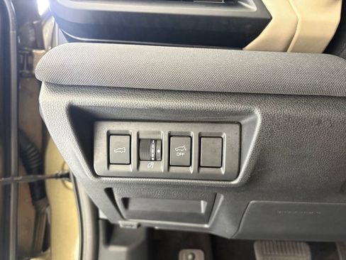 Used 2025 Subaru Outback Premium AWD/4WD image 6