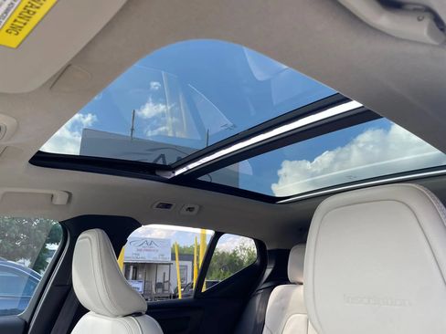 Used 2019 Volvo XC40 T4 Inscription FWD image 15