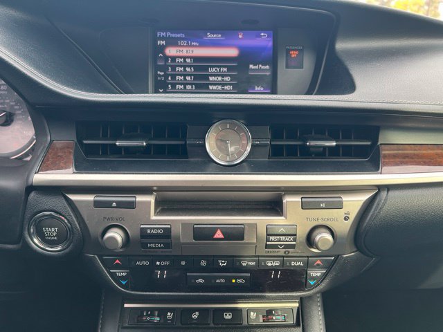 Used 2018 Lexus ES 350 w/ Luxury Package w/Wood Trim FWD image 17