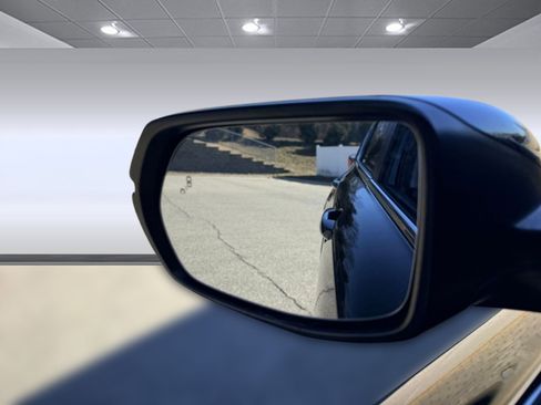 Used 2018 Honda CR-V Touring image 30