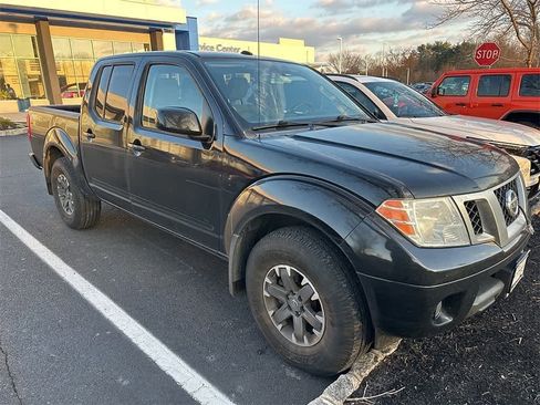 Used 2016 Nissan Frontier PRO-4X image 3