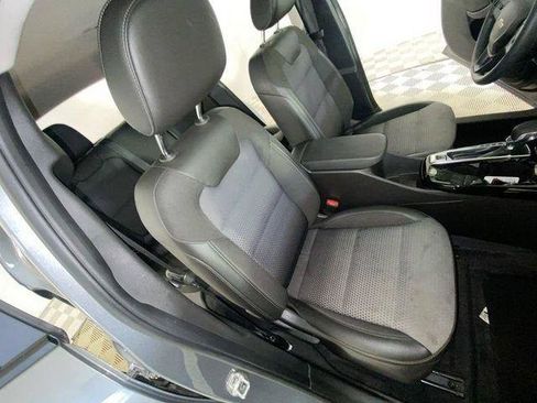 Used 2025 Chevrolet Trax LT FWD image 18