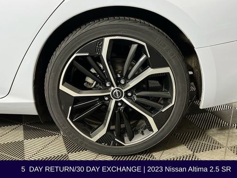 Used 2023 Nissan Altima 2.5 SR FWD image 32