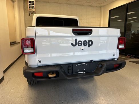 New 2026 Jeep Gladiator Sport AWD/4WD image 18