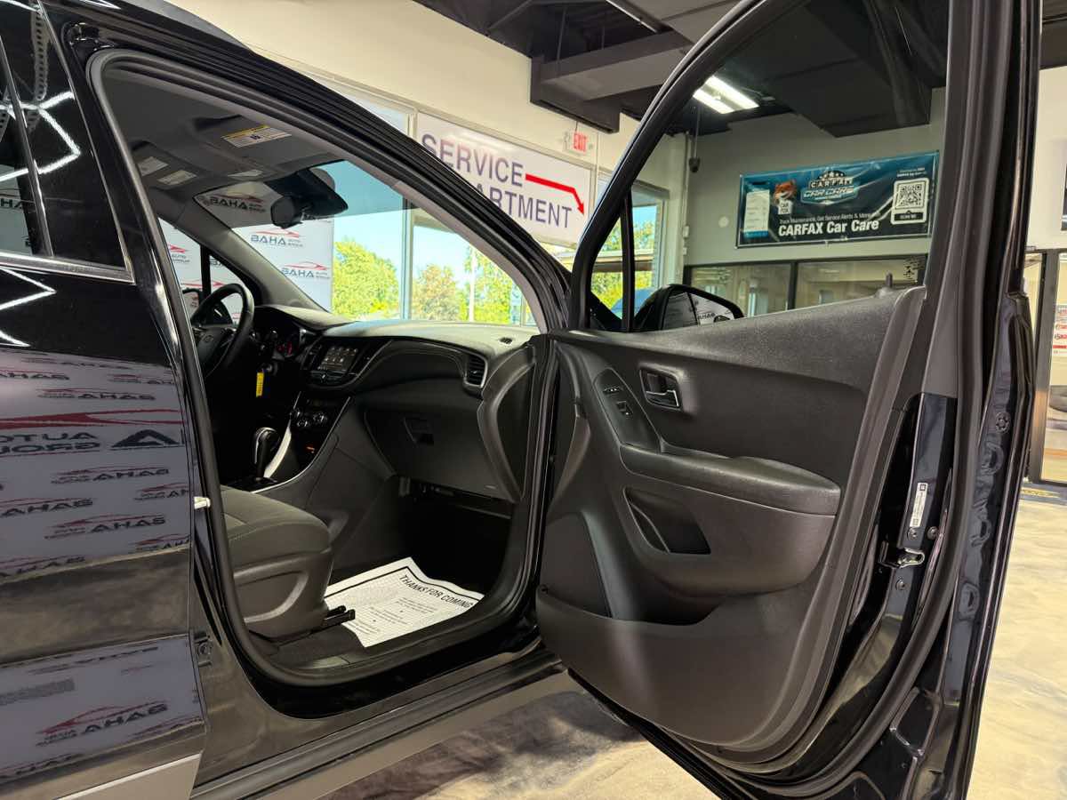 Used 2020 Chevrolet Trax LT AWD/4WD image 43