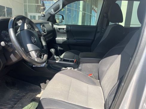 Used 2020 Toyota Tacoma TRD Sport w/ Technology Package image 8