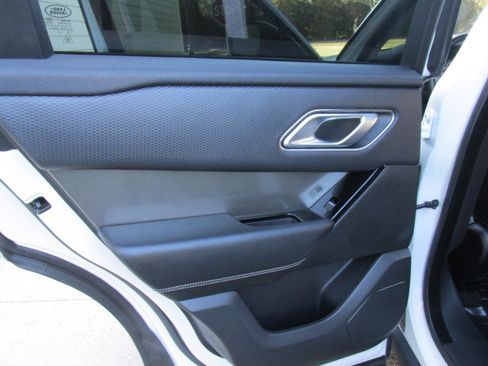 Used 2018 Land Rover Range Rover Velar S image 38