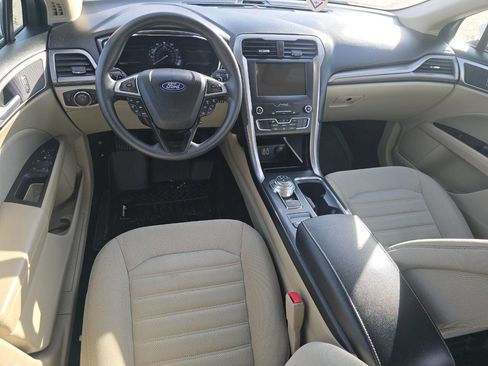Used 2019 Ford Fusion SE image 10