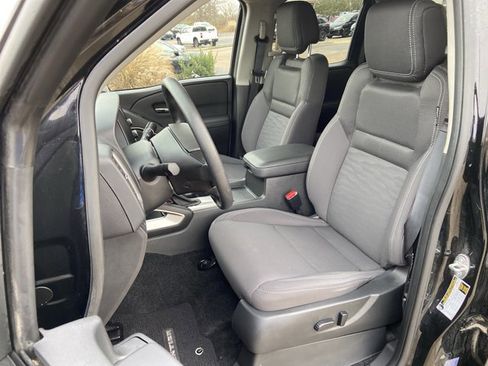 Used 2024 Nissan Frontier SV image 17