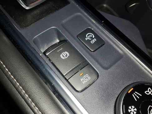 Certified 2024 Nissan Pathfinder SL image 16