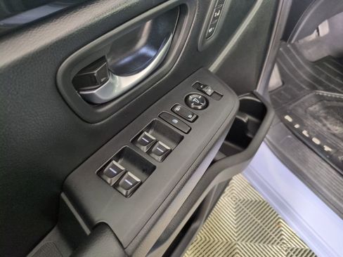 Certified 2024 Honda Pilot Touring image 15