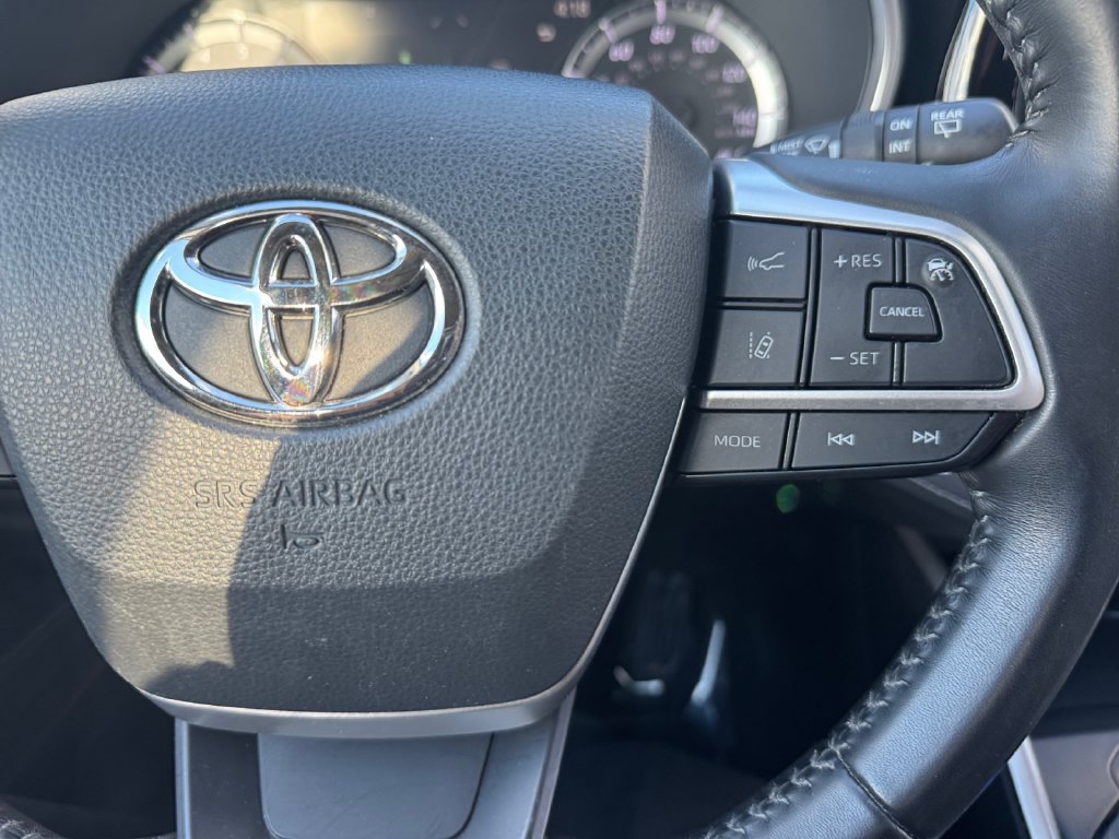 Used 2023 Toyota Highlander XLE AWD/4WD image 30