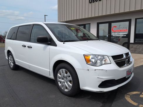 Used 2019 Dodge Grand Caravan SE w/ UConnect Hands-Free Group FWD image 2