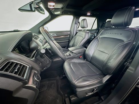 Used 2018 Ford Explorer Platinum AWD/4WD image 13