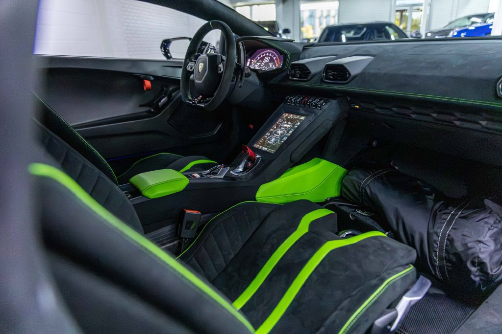 Used 2022 Lamborghini Huracan STO RWD image 59