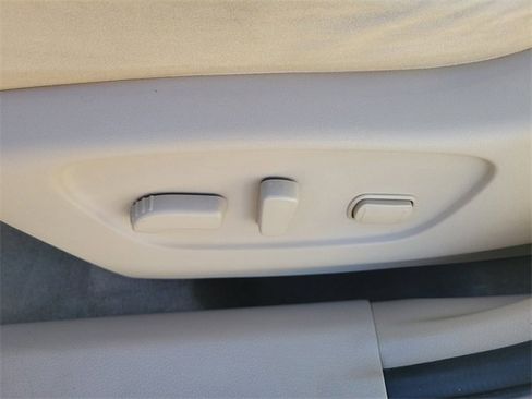 Used 2015 Nissan Rogue SV image 22