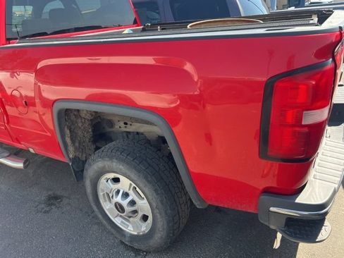 Used 2017 GMC Sierra 2500 SLE w/ HD SLE Preferred Plus Package AWD/4WD image 12