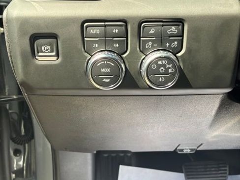 Used 2024 GMC Sierra 1500 AT4 w/ Technology Package AWD/4WD image 13