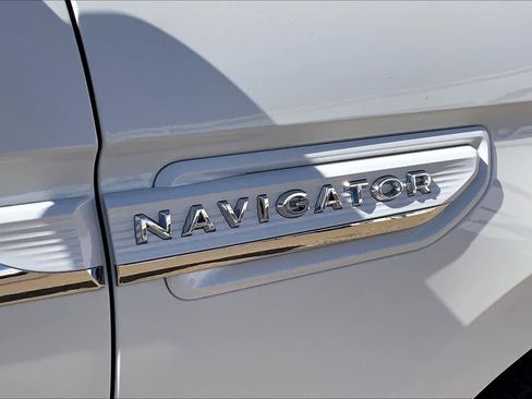 Certified 2024 Lincoln Navigator Reserve AWD/4WD image 10