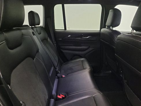 Used 2023 Jeep Grand Cherokee Altitude RWD image 19