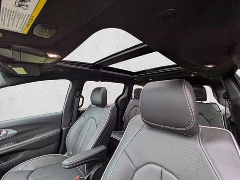 New 2026 Chrysler Pacifica Limited image 18