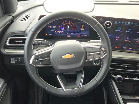 Used 2025 Chevrolet Traverse LT w/ Driver Confidence Package FWD image 19