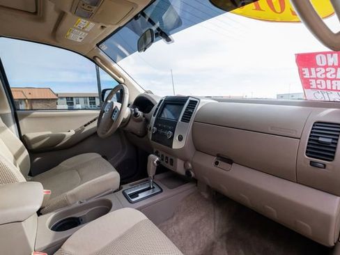 Used 2010 Nissan Frontier SE w/ Moonroof Pkg AWD/4WD image 19