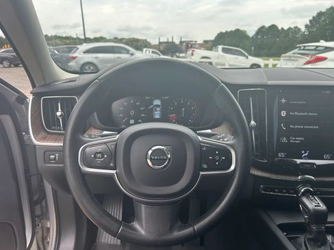 Used 2021 Volvo XC60 T5 Momentum w/ Advanced Package FWD image 18
