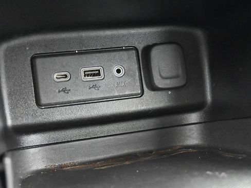 Used 2020 Chevrolet Equinox LS image 23