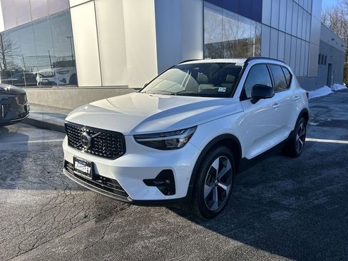 New 2026 Volvo XC40 B5 Plus w/ Protection Package Premier image 4