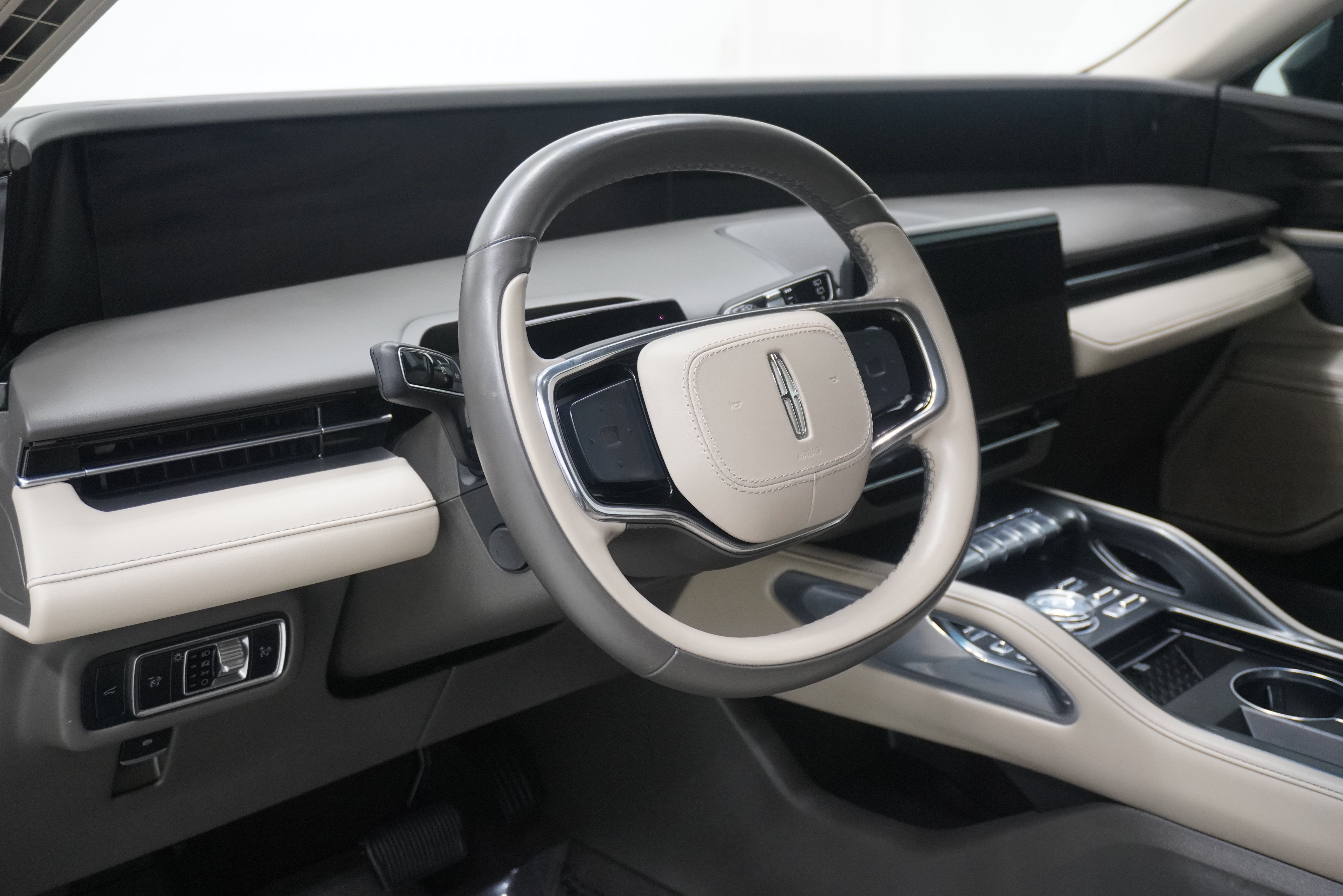 Used 2024 Lincoln Nautilus Premier AWD/4WD image 10
