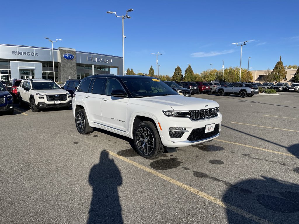 Used 2023 Jeep Grand Cherokee Summit AWD/4WD image 2